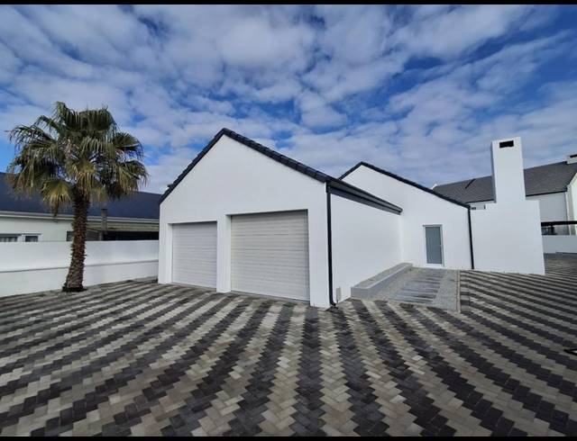 3 BEDROOM HOUSE FOR SALE IN GOLDEN MILE